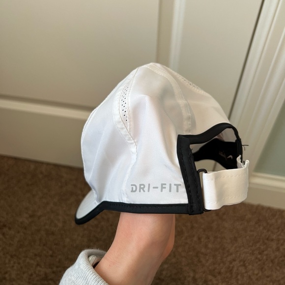 Nike hat - Picture 2 of 4